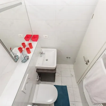 Dante With Sea View & Private Pool Hébergement de vacances Makarska