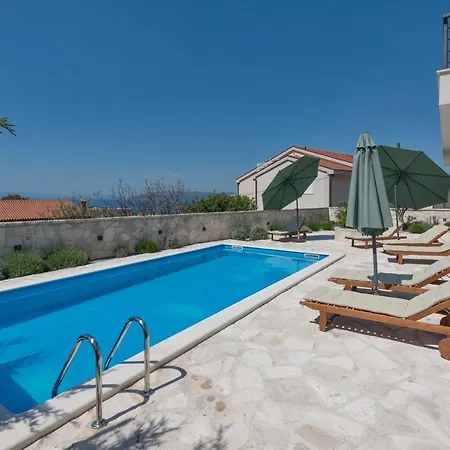 Dante With Sea View & Private Pool Hébergement de vacances *