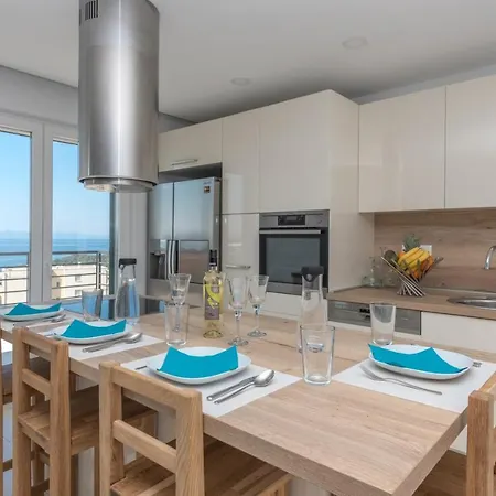 Hébergement de vacances Dante With Sea View & Private Pool *