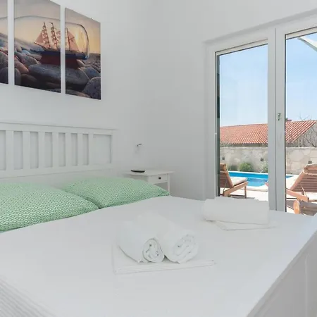 Dante With Sea View & Private Pool Hébergement de vacances *