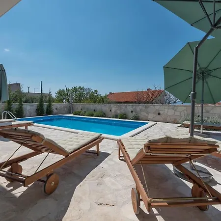 Hébergement de vacances Dante With Sea View & Private Pool *