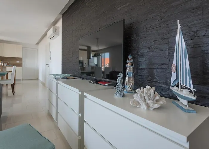 Dante With Sea View & Private Pool Будинок відпочинку Макарська