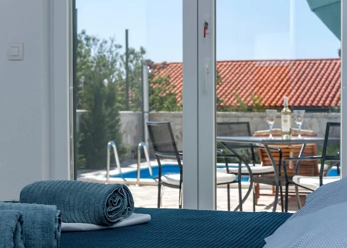 Dante With Sea View & Private Pool Будинок відпочинку