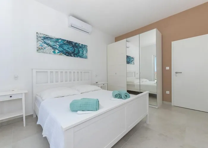 Tatil Evi Dante With Sea View & Private Pool Makarska